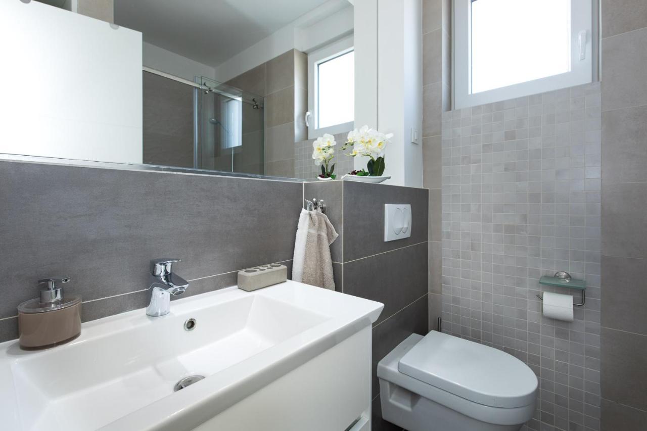 Orfeo Apartment คิร์ก ภายนอก รูปภาพ