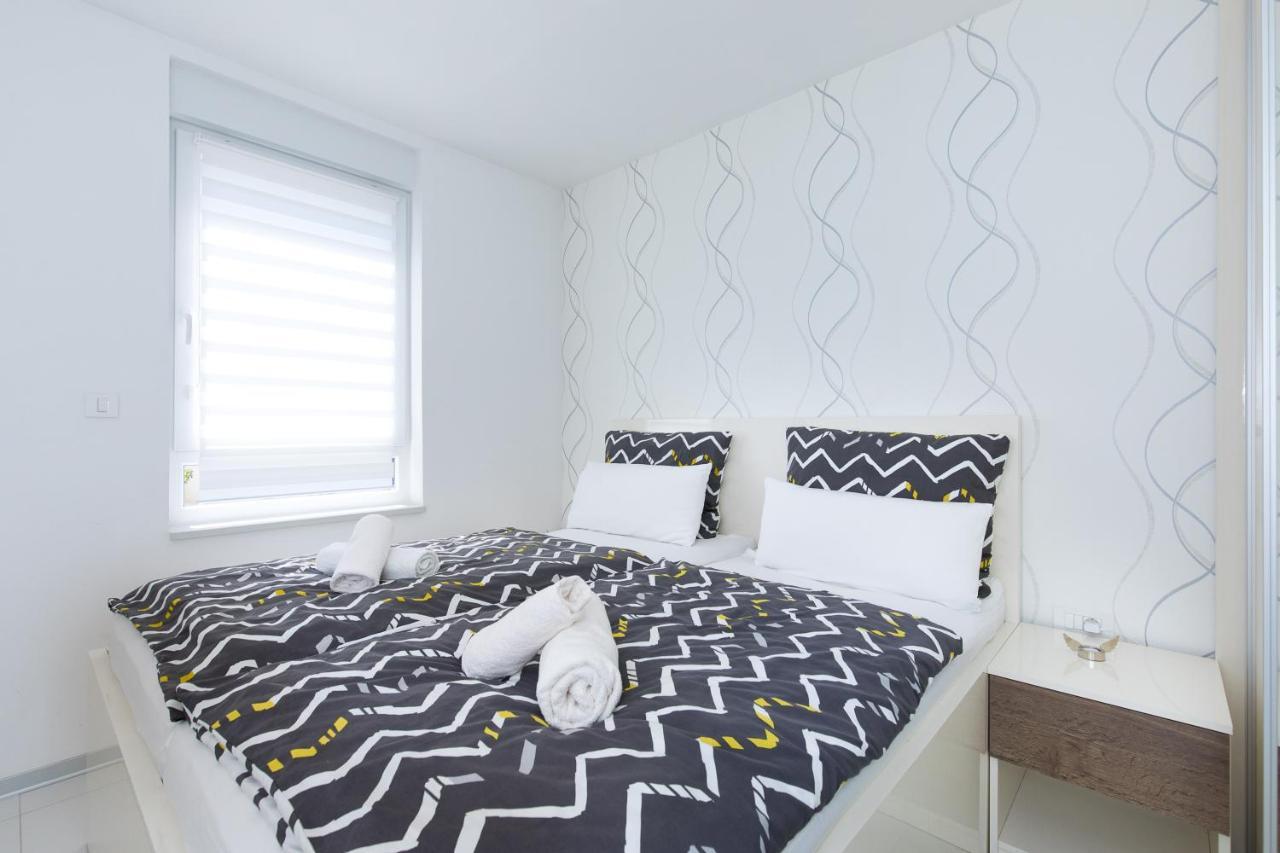 Orfeo Apartment คิร์ก ภายนอก รูปภาพ