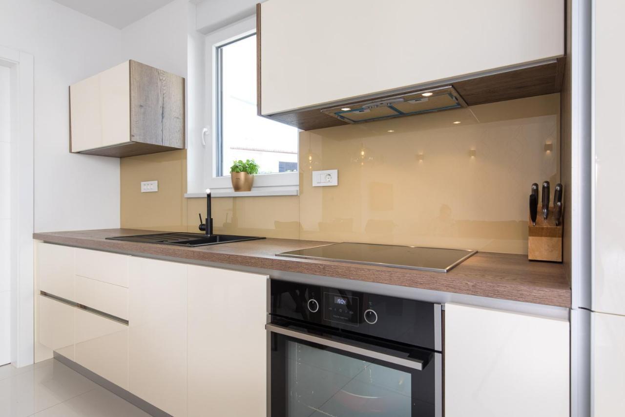 Orfeo Apartment คิร์ก ภายนอก รูปภาพ